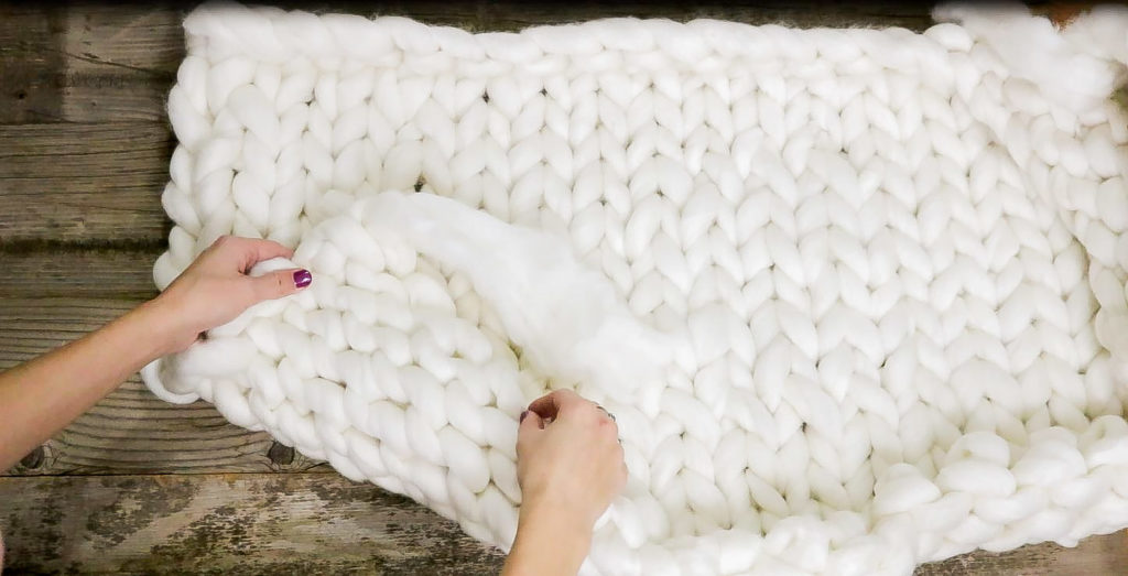 Chunky Knit Blanket DIY - Find out how to Chunky knit a Throw Blanket ...