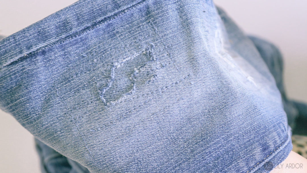 HOW TO FIX RIPPED JEANS - 5 EASY STEPS - PHOTO + VIDEO