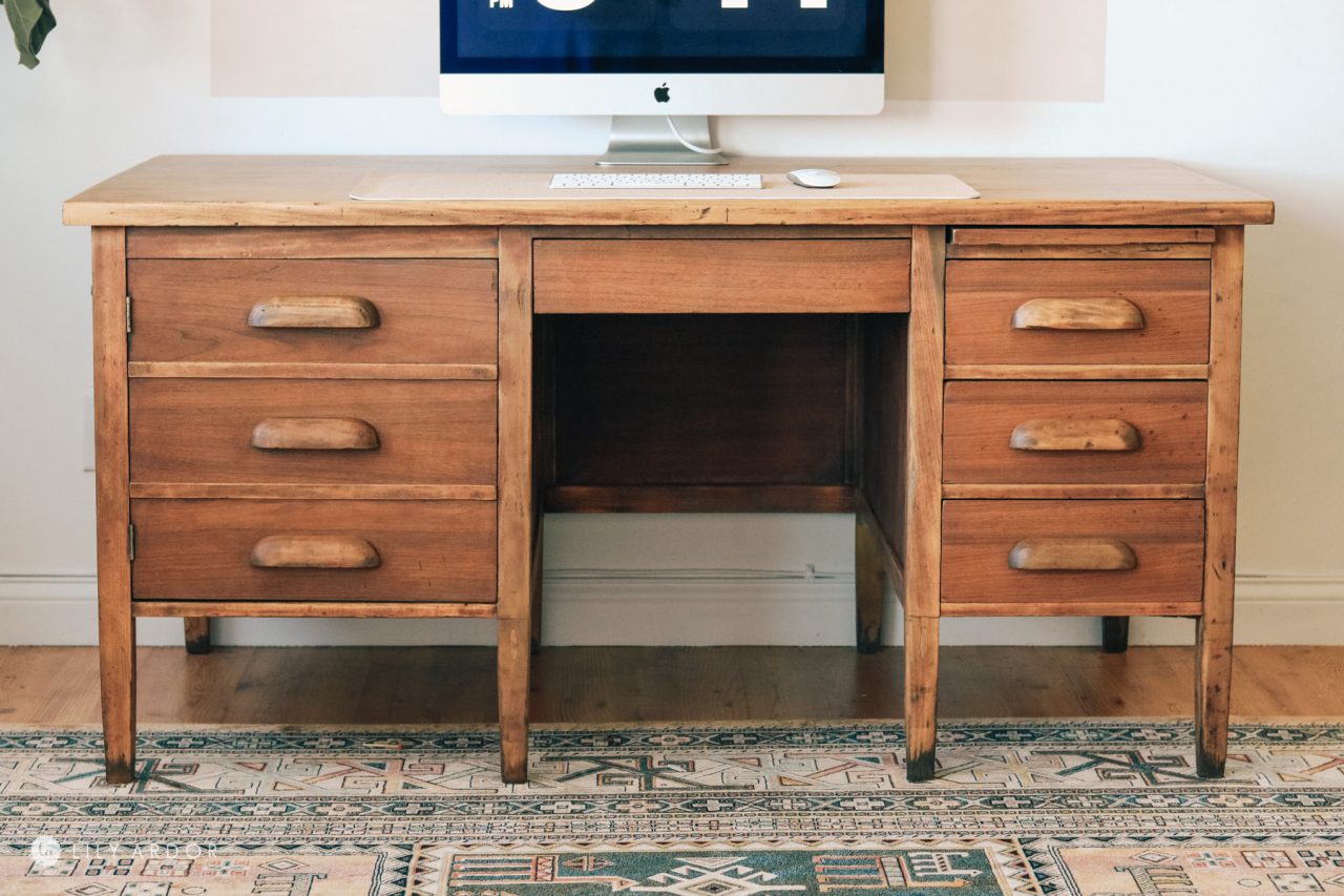 HOW TO REFINISH A DESK Lily Ardor   IMG 3986 1280x853 