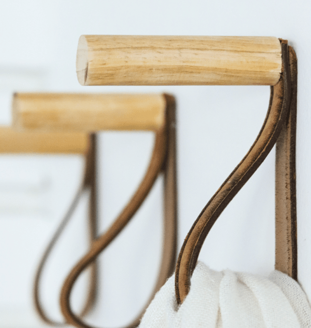 DIY COAT RACK – HAT RACK – WOODEN HOOKS